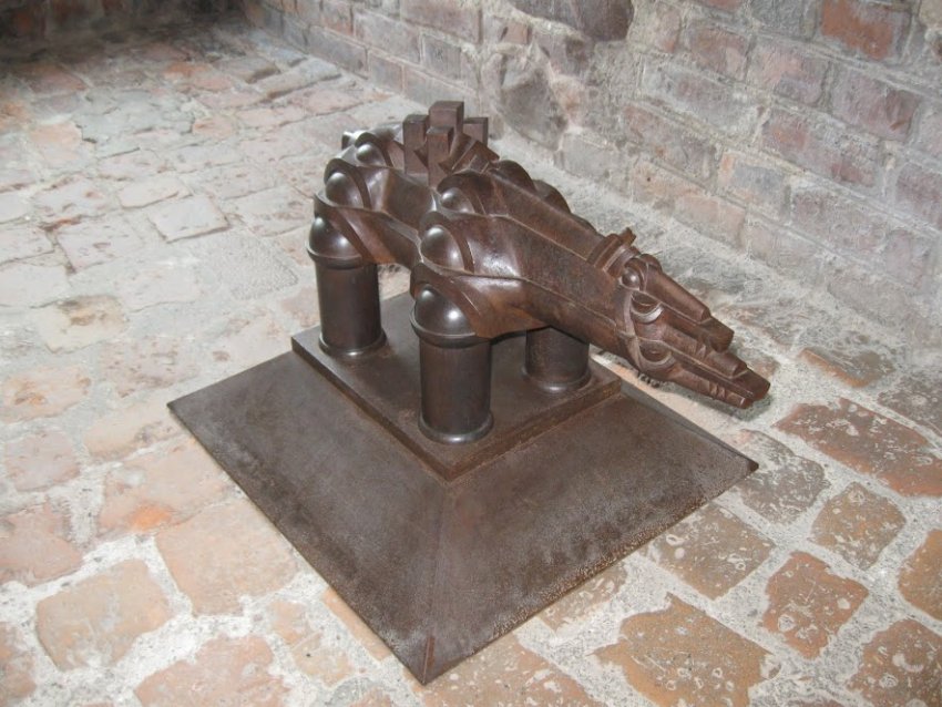 Фото достопримечательностей Прибалтики: Железный волк &mdash; окутанный легендами символ Вильнюса