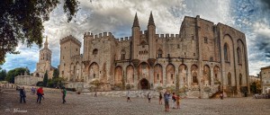Грандиозный Папский дворец в Авиньоне