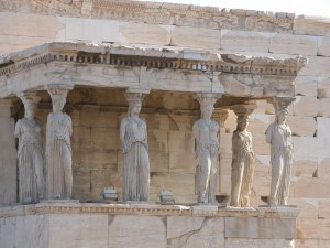 Храм Эрехтейон. Скульптуры-колонны крупным планом (Греция)