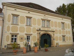 Здание Винной академии, главный вход (Австрия)