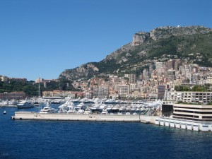 Вид на причал и берег (Города французской Ривьеры)