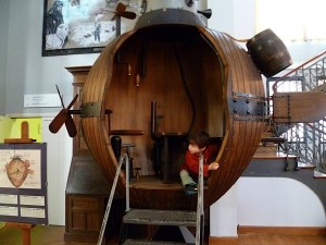 Первый прототип подводной лодки - экспонат в Океанографическом музее Монако (Города французской Ривьеры)