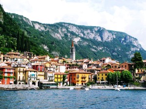 Город Комо, вид с озера (Италия)