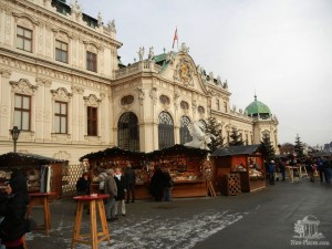 Рождественская ярмарка у Верхнего Бельведера (Вена)