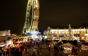 Ярмарка у колеса обозрения в парке Пратер (Вена)