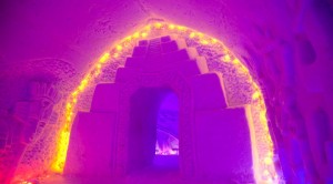 Интерьеры и подсветка "Снежной деревни" в Кировске (Европейская часть России)