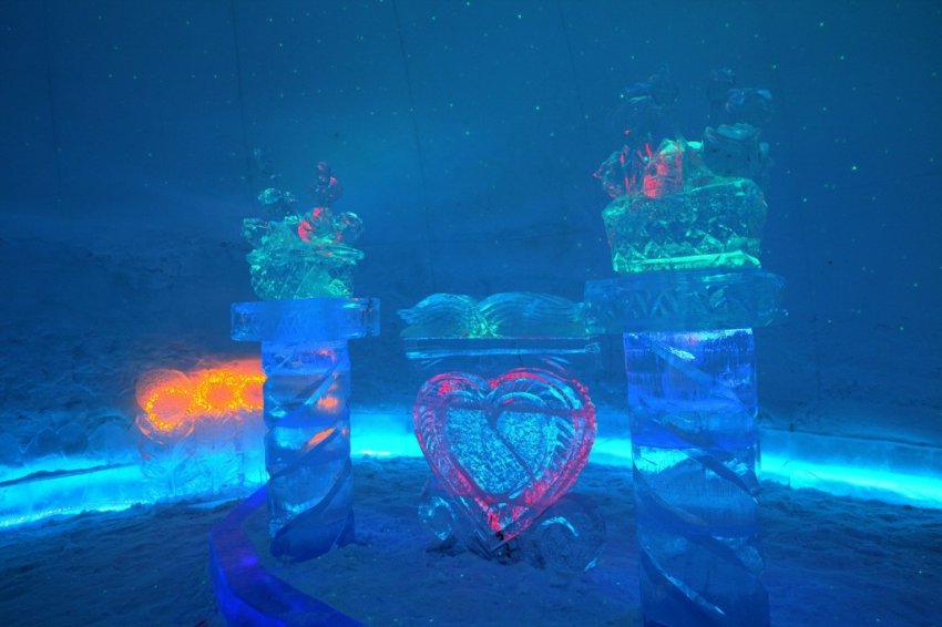 Фото достопримечательностей Европейской части России: "Книга бракосочетаний" во дворце бракосочетаний