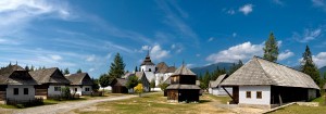 Музей Липтовской народной архитектуры и быта Прибылина. Панорама деревни (Словакия)