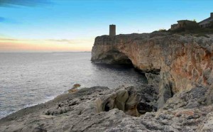 Пещеры вдоль морского побережья Майорки