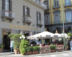 Знаменитое кафе "Гамбринус" в Неаполе (Италия)