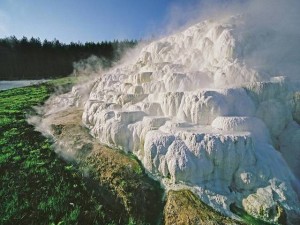 Соляные холмы в поселке Эгерсалок