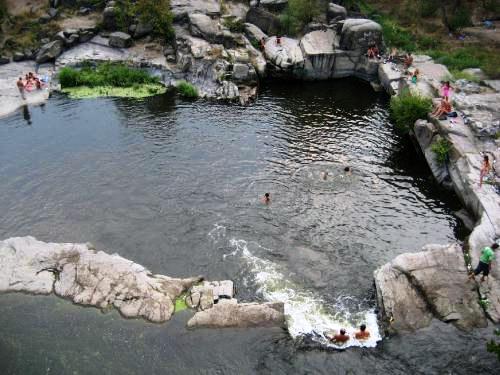 Фото достопримечательностей Киева и Киевской области: «Яма» &mdash; здесь находится уникальный геологический памятник природы &mdash; обнажение гранита