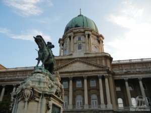 Фасадная часть королевского дворца Будайской крепости (Будапешт)