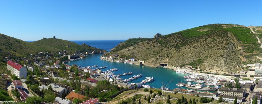 Фото достопримечательностей Крыма и ЮБК: Вид на поселок Балаклава, Крым