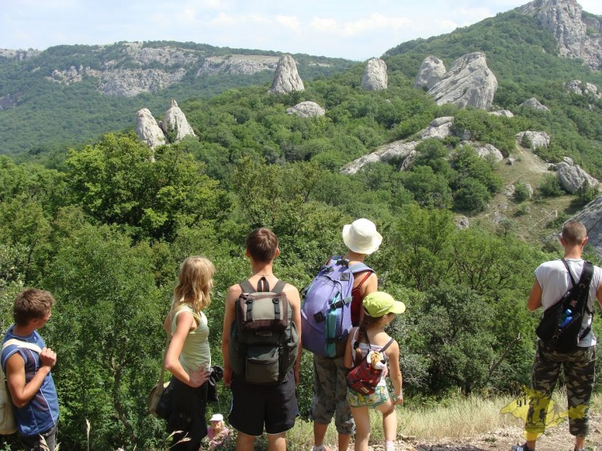 Фото достопримечательностей Крыма и ЮБК: Словно лепестки гигантского таинственного цветка, раскинулись скалы Тышлар