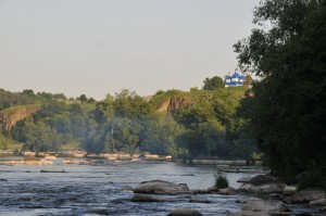 Вид на реку Южный Буг и деревянную церковь Рождества Богородицы в с. Печера (Другие)