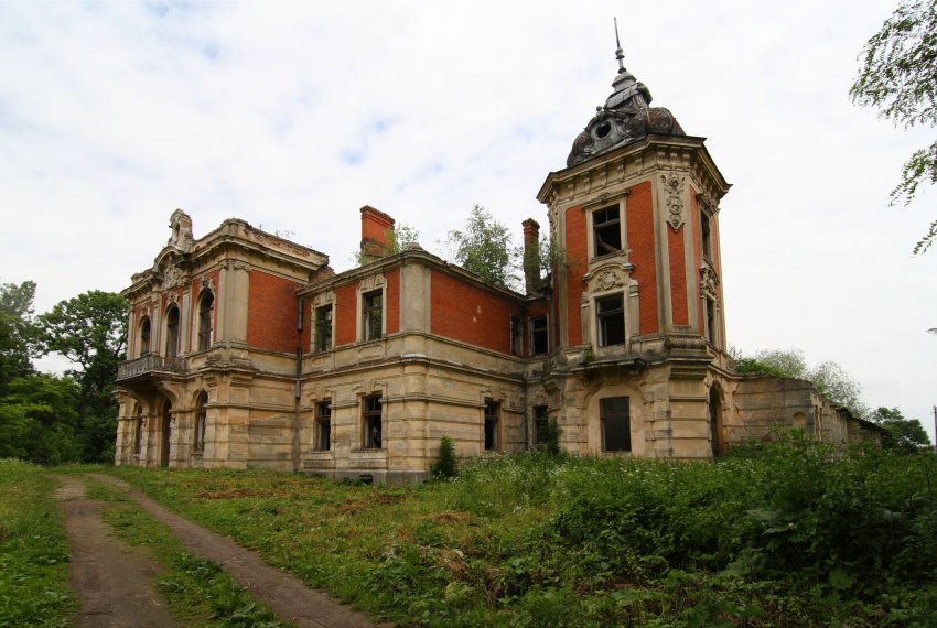 Фото достопримечательностей Других достопримечательностей Украины: Руины некогда красивого дворца Потоцких в Тартакове