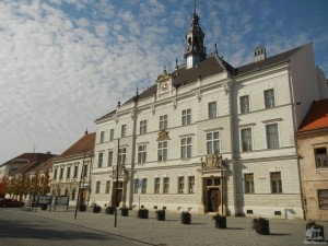 Городская ратуша Валтиц - изящное красивое здание (Чехия)