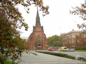 Недалеко от университета Масарика Красный костел (Červený kostolík) (Чехия)