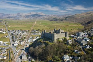 Вид на город и крепость Харлех (Великобритания (Англия))