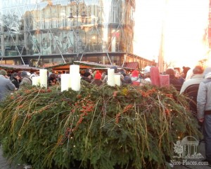 Адвентный венок на рождественской ярмарке Vörösmarty (Будапешт)