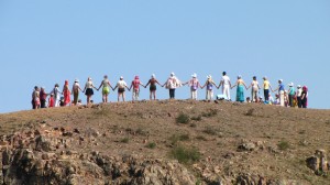 Люди на горе Шаманке пытаются почерпнуть космическую энергию (Урал)