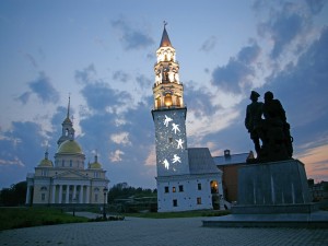 Невьянская башня в ночной подсветке