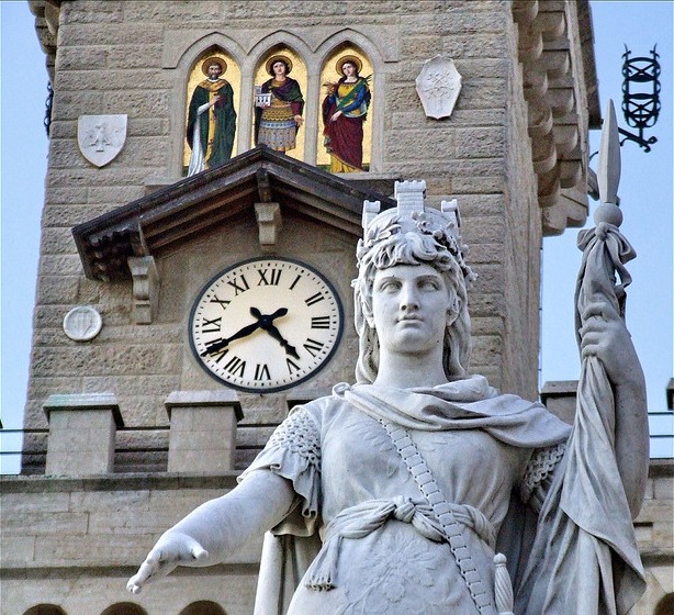 Фото достопримечательностей Италии: Статуя Свободы на главной площади Сан-Марино &mdash; символ независимого государства