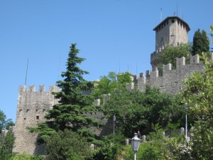 Вид на одну из башен крепости (Италия)