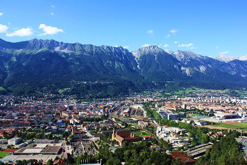 Фото достопримечательностей Австрии: Общий вид на Инсбрук с высоты