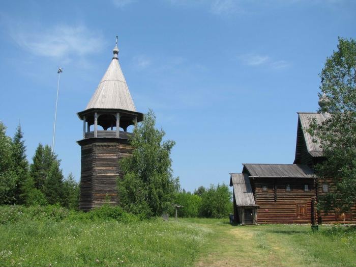 Фото достопримечательностей Урала: Деревянные колокольня и Богородицкая церковь