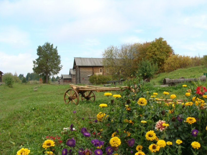 Фото достопримечательностей Урала: Летний пейзаж сканзена в Хохловке