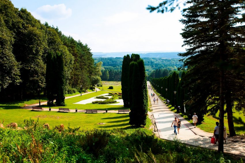 Фото достопримечательностей Кавказа и Черноморского побережья: Долина Роз в курортном парке Кисловодска