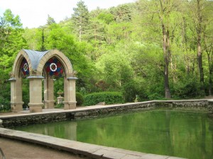 Зеркальный пруд "Стеклянная струя" в Кисловодске (Кавказ и Черноморское побережье)