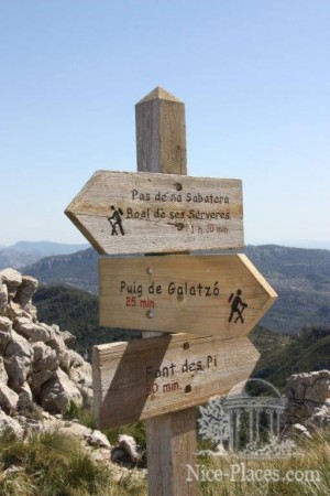 Чтобы не заблудиться, на всем маршруте расставлены указатели  (Остров Майорка)