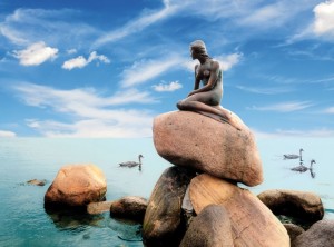 Изящный символ Дании - памятник Русалочки