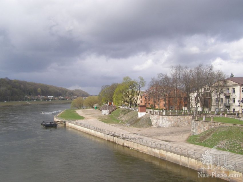 Фото достопримечательностей Прибалтики: Каунас, вид на набережную