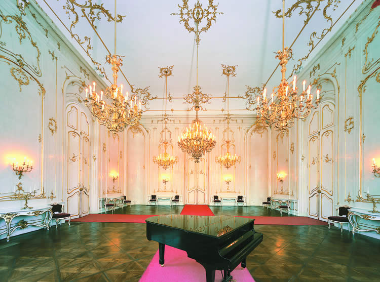 Фото достопримечательностей Венгрии: Один из залов королевского дворца в Гёдёллё
