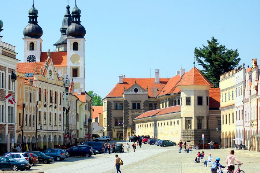 Фото достопримечательностей Чехии: Площадь в городке Телч