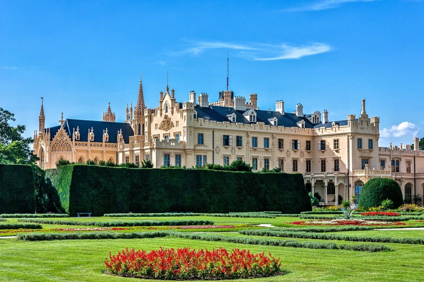 Фото достопримечательностей Чехии: Замок Лихтенштейнов в Леднице