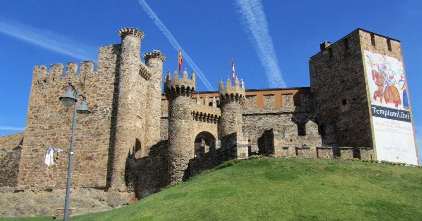 Фото достопримечательностей Испании: Замок Тамплиеров в провинции Кастилия, Леон
