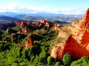 Ландшафт у местечка Las Médulas, Кастилия, Испания. Когда-то древние римляне добывали здесь золото (Испания)