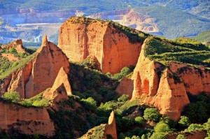 Ландшафт у местечка Las Médulas, Кастилия, Испания. Когда-то древние римляне добывали здесь золото
