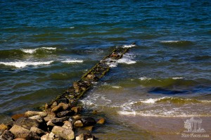 Пляжи Куршской косы очень разные. В зависимости  от местоположения они меняют структуру. И даже песок в разных местах косы может быть очень и очень разным. Например, черным. (Европейская часть России)