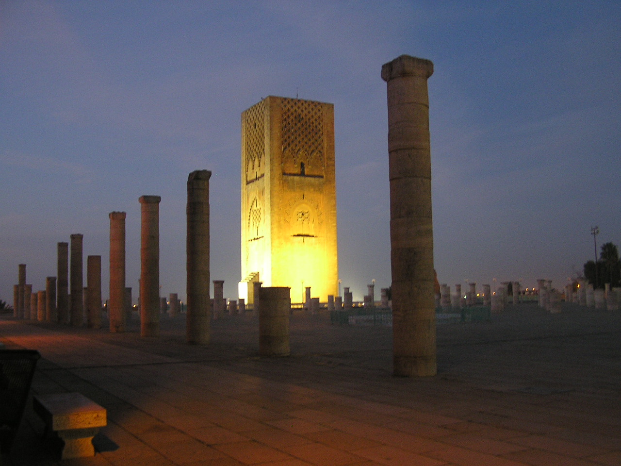 Фото достопримечательностей Марокко: Рабат. Остатки самой большой мечети на Земле