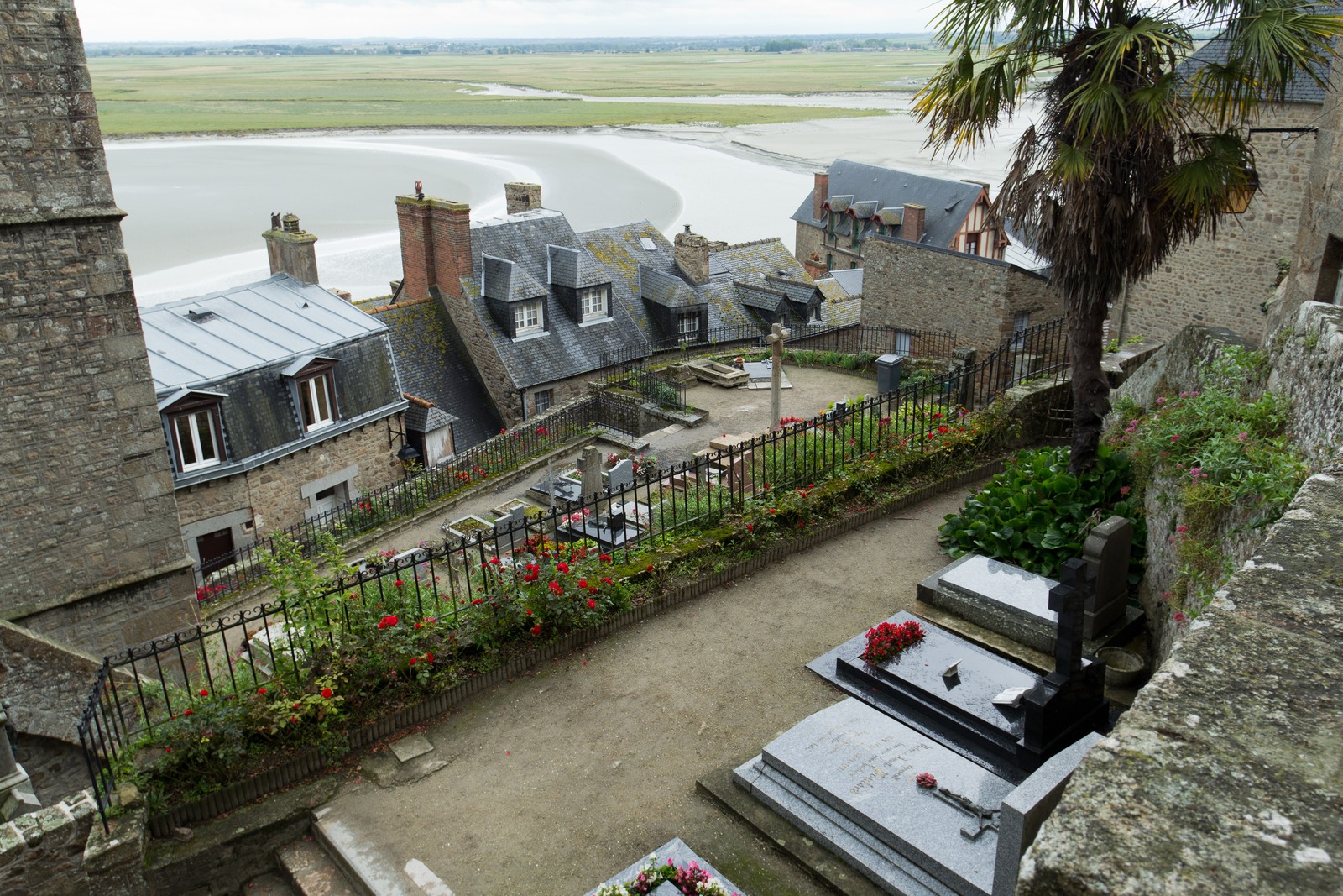 Фото достопримечательностей Франции: Франция, Мон-Сен-Мишель, вид со стен монастыря