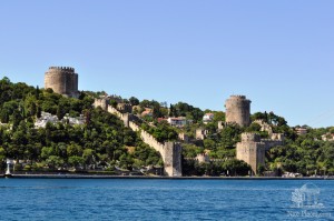 Крепость Румели у берегов Босфора в Стамбуле