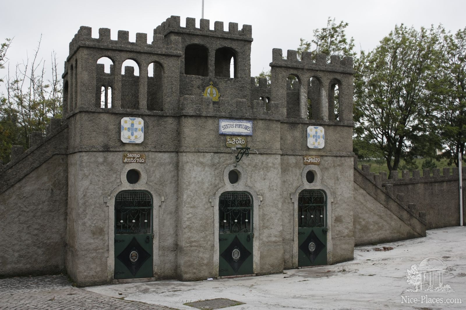 Фото достопримечательностей Португалии: Деревенька Жозе Франку