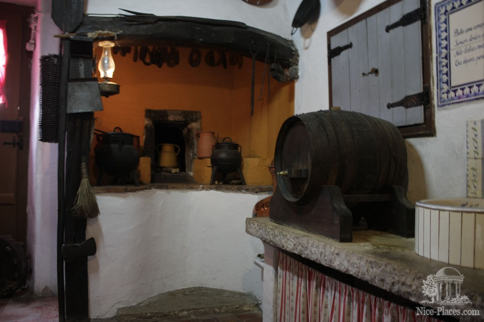 Фото достопримечательностей Португалии: Деревенька Жозе Франку