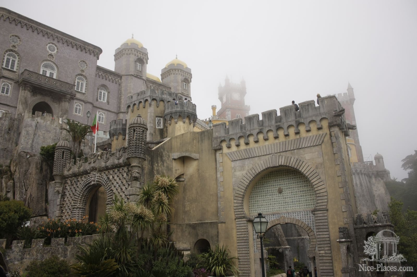 Фото достопримечательностей Португалии: Португалия, Синтра, фантастический Паласиу-да-Пена